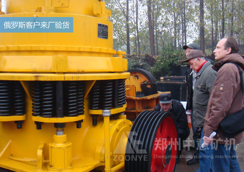 彈簧圓錐破碎機(jī)車間實(shí)拍