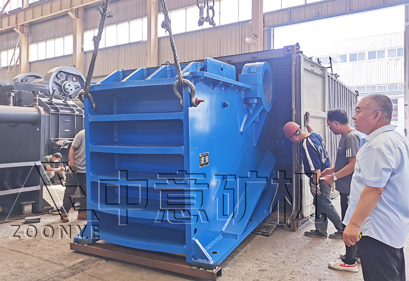 20220615019.jpg 顎式破碎機裝車中